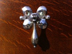 Shapland & Petter. A good Arts & Crafts Oak bedroom pair with abalone - Thumbnail 20