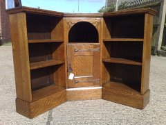 Liberty & Co. An Arts & Crafts Oak corner bookcase - Thumbnail 1