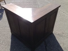 Liberty & Co. An Arts & Crafts Oak corner bookcase - Thumbnail 4