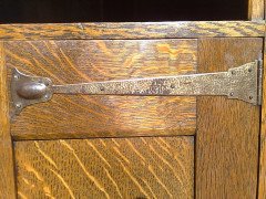 Liberty & Co. An Arts & Crafts Oak corner bookcase - Thumbnail 6