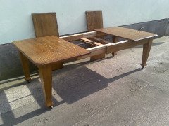Thonet. A ten seater Arts & Crafts wind-out Oak dining table with beautiful figured grain. - Thumbnail 3
