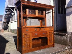 A Good Arts & Crafts Oak Sideboard in the Glasgow-Style - Thumbnail 3