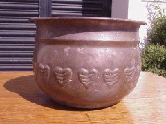Arts & Crafts copper plant pot with heart frieze c.1905 - Thumbnail 2