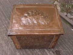 An Arts & Crafts copper coal/log box - Thumbnail 3