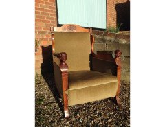 A very stylish and intricately detailed Continental walnut armchair - Thumbnail 7