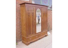 Shapland & Petter. An Arts & Crafts Oak Treble Wardrobe & Dressing Table - Thumbnail 2
