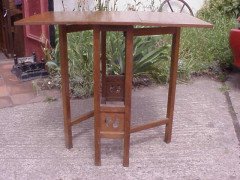 Wylie & Lochhead. A Well-Crafted Little Arts & Crafts Oak Drop Leaf Table - Thumbnail 2