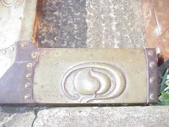 An Arts & Crafts Copper Brass & Iron Fender - Thumbnail 3