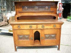 G. M. Ellwood for Bath Cabinet Makers. An Art and Crafts Glasgow Style Oak sideboard - Thumbnail 2
