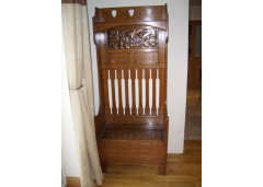 A Well-Crafted Arts & Crafts Oak hallrobe and matching hallseat - Thumbnail 4