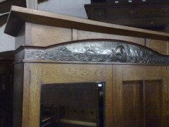 An Arts & Crafts Oak double wardrobe and dressing table in the Glasgow Style - Thumbnail 4