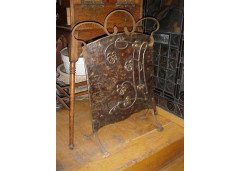 An Arts and Crafts Copper Fire Screen with Repousse Stylised Floral Details - Thumbnail 2