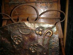 An Arts & Crafts Copper Fire Screen with Repousse Stylised Floral Details - Thumbnail 4