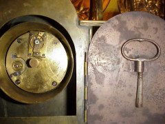George Walton. An Arts & Crafts brass mantle clock - Thumbnail 4