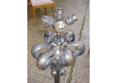 A tall pair of Arts & Crafts hand-hammered copper floor or Knurl/Post lamp - Thumbnail 3