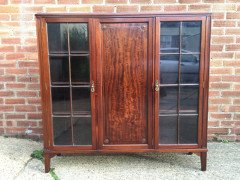 Shapland & Petter. A Super Quality Edwardian Walnut Display Cabinet Stamped S Pb to the Locks - Thumbnail 1