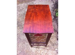 Shapland & Petter. An Arts & Crafts walnut side table cabinet - Thumbnail 6