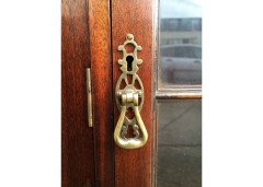 Shapland & Petter. A Super Quality Edwardian Walnut Display Cabinet Stamped S Pb to the Locks - Thumbnail 6