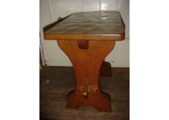 Thomas Gnomeman Whittaker. A good quality oak sidetable - Thumbnail 3