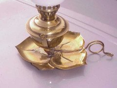 A Little Arts & Crafts Brass Oil Lamp on a Gimbal - Thumbnail 2