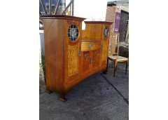 Shapland & Petter. An Arts & Crafts Oak sideboard in the Glasgow Style - Thumbnail 2