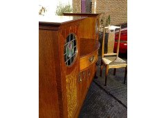 Shapland & Petter. An Arts & Crafts Oak sideboard in the Glasgow Style - Thumbnail 3