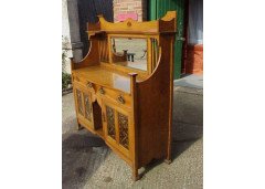 Shapland & Petter. A top quality 1\4 sawn Oak Arts & Crafts sideboard - Thumbnail 2