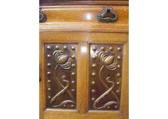 Shapland & Petter. A top quality 1\4 sawn Oak Arts & Crafts sideboard - Thumbnail 4