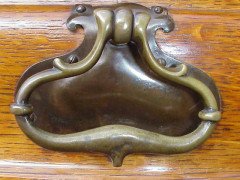 Shapland & Petter. A top quality 1\4 sawn Oak Arts & Crafts sideboard - Thumbnail 5