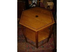 Shapland & Petter. An Oak hexagonal sidetable - Thumbnail 3