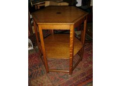Shapland & Petter. An Oak hexagonal sidetable - Thumbnail 4