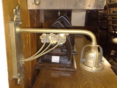 A single Arts & Crafts brass wall light - Thumbnail 2