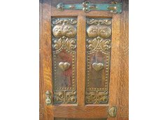 Shapland & Petter. A stunning Arts & Crafts Oak Hall Cupboard with an upper area for display - Thumbnail 6