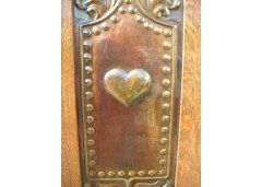 Shapland & Petter. A stunning Arts & Crafts Oak Hall Cupboard with an upper area for display - Thumbnail 9