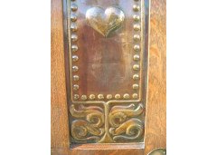 Shapland & Petter. A stunning Arts & Crafts Oak Hall Cupboard with an upper area for display - Thumbnail 10