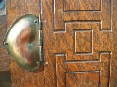 Shapland & Petter. A stunning Arts & Crafts Oak Hall Cupboard with an upper area for display - Thumbnail 11
