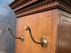 Shapland & Petter. A stunning Arts & Crafts Oak Hall Cupboard with an upper area for display - Thumbnail 19