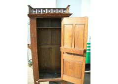 Shapland & Petter. A stunning Arts & Crafts Oak Hall Cupboard with an upper area for display - Thumbnail 20