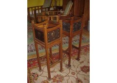Shapland & Petter. Arts & Crafts Oak plant stand with repousse copper heart detailed panel - Thumbnail 2