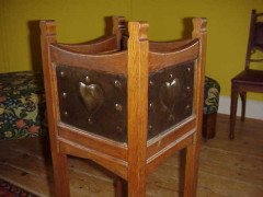 Shapland & Petter. Arts & Crafts Oak plant stand with repousse copper heart detailed panel - Thumbnail 4