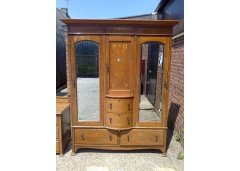 Shapland & Petter. A stunning Oak treble wardrobe and matching chest-of-drawers/cupboard - Thumbnail 3