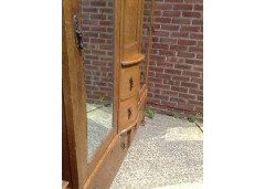 Shapland & Petter. A stunning Oak treble wardrobe and matching chest-of-drawers/cupboard - Thumbnail 4