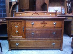 Shapland & Petter. A stunning Oak treble wardrobe and matching chest-of-drawers/cupboard - Thumbnail 14
