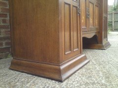 Maple and Co. An Arts & Crafts quality Oak sideboard - Thumbnail 12