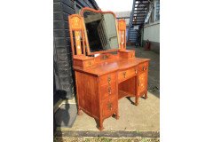 Shapland & Petter. An Arts & Crafts Oak dressing table - Thumbnail 2