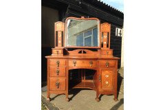 Shapland & Petter. An Arts & Crafts Oak dressing table - Thumbnail 3