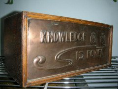 A wonderful Arts & Crafts Oak book trough with copper panel - Thumbnail 2