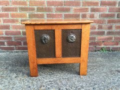 Shapland & Petter. Rare Arts Crafts trunk with stylised copper panels depicting mythical birds - Thumbnail 1