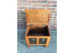 Shapland & Petter. Rare Arts Crafts trunk with stylised copper panels depicting mythical birds - Thumbnail 3