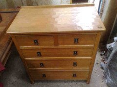 Alan Acornman Grainger. An oak chest of drawers with five drawers - Thumbnail 2
